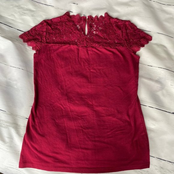 Burgundy Top V-Neck Lace Neck and S Cap Sleeves Sm - Picture 2 of 6